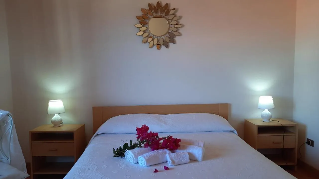 Sardegna Casa Vacanze La Bouganville Tresnuraghes 0*,  Olaszország